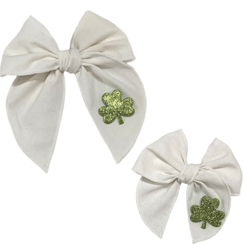 White Linen w/ Green Glitter Clover Serged Edge Pre-Tied Fabric Bow